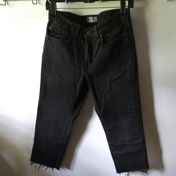 sustainable black cropped denim jeans - Picture 4 of 6